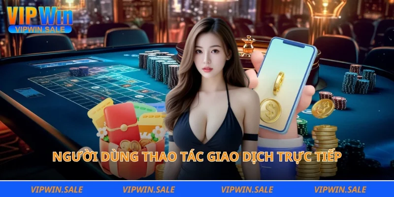 Người dùng thao tác giao dịch trực tiếp trên điện thoại thông minh